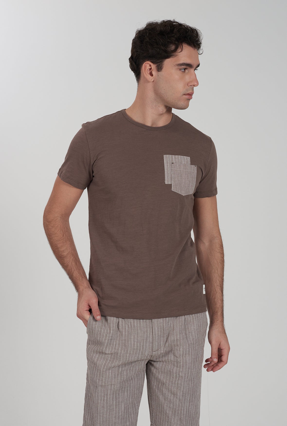 T-shirt con applicazione tasca YES ZEE